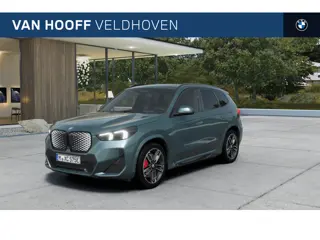BMW iX1 eDrive20 M Sport / Panoramadak / Trekhaak / Sportstoelen / Head-Up / M Adaptief onderstel / 