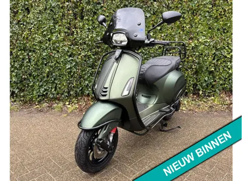 Vespa Sprint CUSTOM 45km E5 VERDE MAT GROEN BETAAL met in3