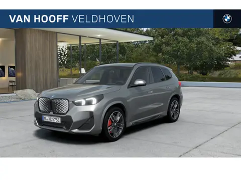 BMW iX1 eDrive20 M Sport / Trekhaak / Panoramadak / Sportstoelen /	Comfort Access / Head-Up / Harman