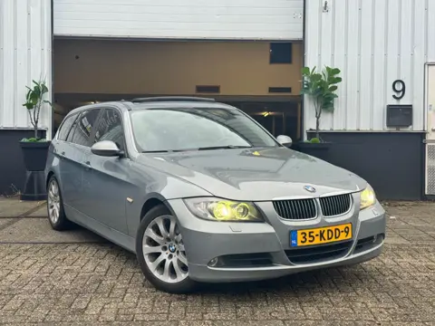 BMW 3-serie Touring | 325i | AUTOMAAT | PANO DAK | LEER | STOELVERWARMING | C. CONTROL | BOEKJES |