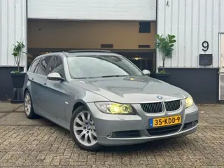 BMW 3-serie Touring | 325i | AUTOMAAT | PANO DAK | LEER | STOELVERWARMING | C. CONTROL | BOEKJES |