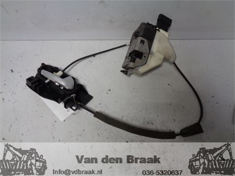 Peugeot 3008 2009-2016 Deurslot rechtsvoor