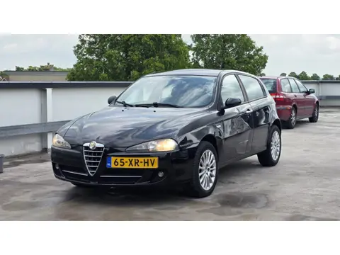 Alfa Romeo 147 1.6 T.Spark Business 1e Eigenaar Rondom Schade Rijdt goed!