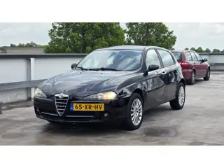 Alfa Romeo 147 1.6 T.Spark Business 1e Eigenaar Rondom Schade Rijdt goed!