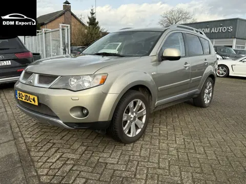 Mitsubishi Outlander DI-D 4X4 | Navi | LMV | Airco | PDC | Pano | Trekhaak |