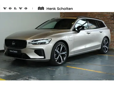 Volvo V60 T8 Automaat Plug-in hybrid AWD Plus Dark | Semi-Electrische Wegklapbare Trekhaak | Harman 