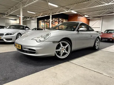 Porsche 911 [996.2] 3.6 Carrera Coupé Aut. l PCCM Plus met CarPlay l Schuifdak