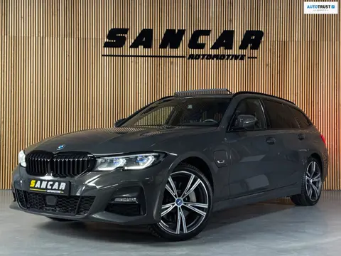 BMW 3-serie Touring 330e M-sport PANO|AMBIENT|19 INCH|LASER|SHADOW|M-AERODYNAMICA