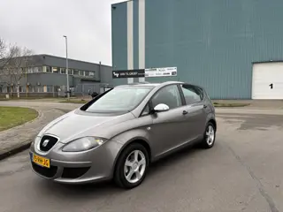 SEAT Altea 1.6-16V Reference 102 PK. Distributieriem en waterpomp vervangen bij 119.000 KM !!!