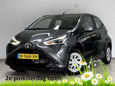 Toyota Aygo 1.0 VVT-i x-play /7.394KM NAP! /DEALER ONDERHOUDEN! /Camera /Apple + Android /DAB+! /LED