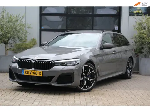 BMW 5-serie Touring 530e M-Sport - 292 PK - BERNINAGRAU - TREKHAAK - APPLECARPLAY - 20 INCH -DEALER 