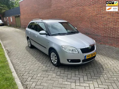Skoda Fabia Combi 1.6-16V Elegance Carplay Clima 2e eigenaar