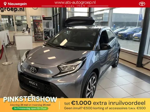 Toyota Aygo X 1.0 VVT-i MT Pulse Nieuw |  Celestite Grey/zwart dak  en Pure white/ zwart dak | Direc