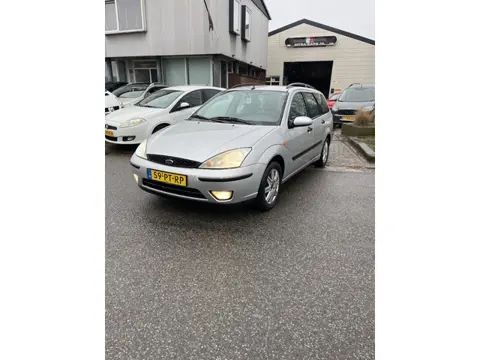 Ford FOCUS Wagon 1.6-16V Futura Clima,Leder. Keurig nette en perfect rijdende Focus. Prijs is inclus