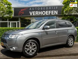 Mitsubishi Outlander 2.0 PHEV Instyle - PANORAMADAK - XENON - CRUISE/CLIMATE CONTR - NAVIGATIE - LED