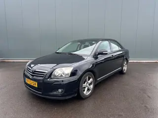 Toyota Avensis 1.8 VVTi Luna Bns CLIMA | NAVI | TREKHAAK !