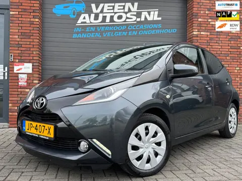Toyota Aygo 1.0 VVT-i x-play Dealer Onderhouden LED NAP
