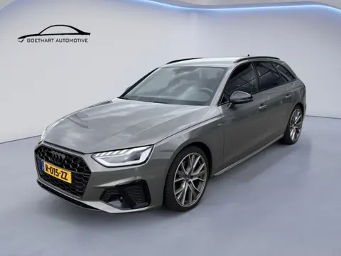 Audi A4 Avant 35 TFSI S Edition Competition / NL Auto + Dealer onderhoud / Ass. Tour (ACC) / Matrix 