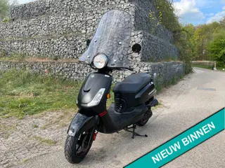 SYM Fiddle 2 Sport Mat Zwart Windscherm SMOKE AKTIE BETAAL met in3