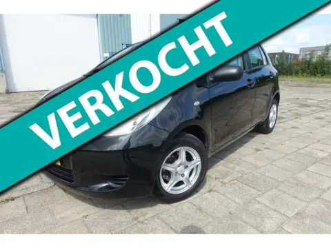 Toyota Yaris 1.0 VVTi +