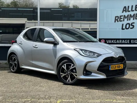 Toyota Yaris 1.5 Hybrid 115 Dynamic/CAM/PDC/BLINDSPOT/STOELVERW/STUURVERW