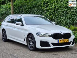 BMW 5-serie Touring 530e M Sport LED CarPlay Elek. Stoelen 100% dealer onderhouden 530e Business Edi