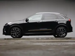 Kia E-Niro ExecutiveLine 64 kWh Sport (APPLE CARPLAY,CAMERA,STOEL/STUURVERWARMING,STOELVERKOELING,LE