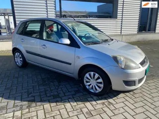 Ford Fiesta 1.4-16V Ambiente airco onderhoudsboekjes 5 deurs hoge instap zeer mooie auto met veel ex