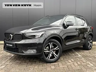 Volvo XC40 2.0 B3 Plus Dark intellisafe/ voorruitverwarming/ climate line/ harman kardon/ trekhaak/ 