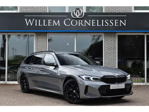 BMW 3-serie Touring 330e M-Sport Camera 19" Head Up Carplay HiFi