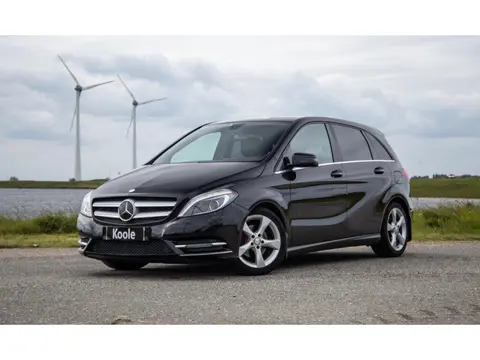 Mercedes-Benz B-klasse 180 Ambition AUTOMAAT / CRUISE CONTROLE / NAVI / TREKHAAK / LEER