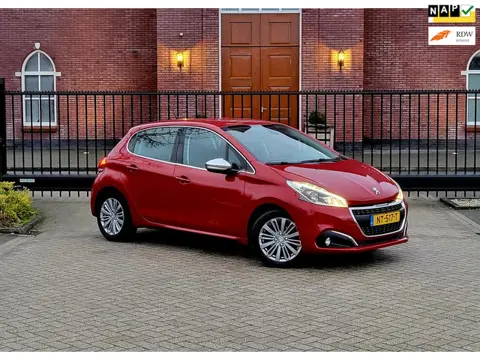 Peugeot 208 1.2 PureTech Allure / Automaat / 1e Eiegenaar / Nap / Trekhaak / LED / Navi / Bluetooth