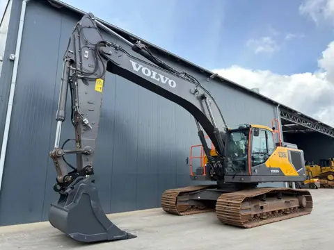 Volvo EC300E L | Only 2000 Hours! (bj 2023)