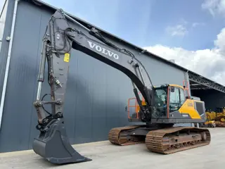 Volvo EC300E L | Only 2000 Hours! (bj 2023)