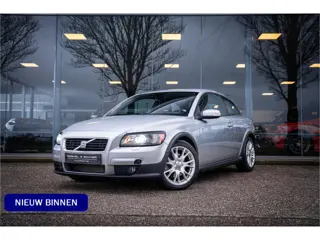 Volvo C30 2.5 T5 Momentum 220pk ** Winter-line ** Bi-xenon ** Trekhaak ** Distr. riem vv ** Dealeron