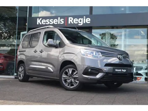 Toyota PROACE CITY Verso 1.2 Turbo Professional | Pano | HuD | Trekhaak | Keyless | Camera | Stoelve