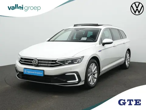Volkswagen Passat Variant 1.4 TSI eHybrid 218 pk GTE | Panoramadak | Trekhaak | Discover Pro | 360 c
