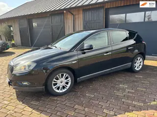 Lancia Delta 1.4-16V Oro