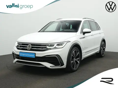 Volkswagen Tiguan 1.5 TSI 150 pk DSG R-Line Business+ | Trekhaak | Achteruitrijcamera | Adaptive Cru