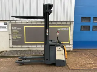 VS-22677 Elektrische stapelaar Crown eti4000