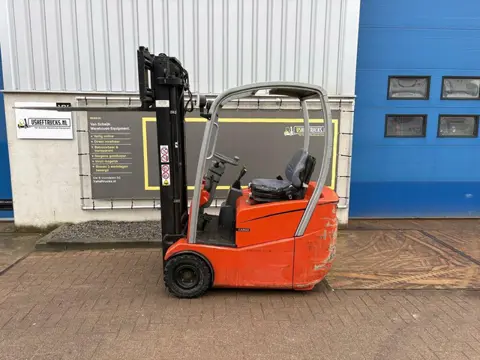 VS-22681 Elektrische triplex heftruck BT