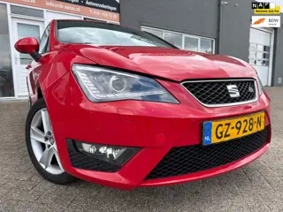 Seat Ibiza SC 1.0 EcoTSI FR met deukje in de motorkap en parkeersensoren en navigatie en bluetooth t