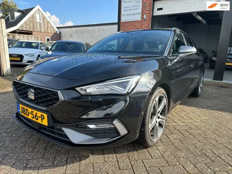 Seat Leon Sportstourer 1.5 TSI FR Business Intense PANORAMADAK-CLIMA-CAMERA-CRUISE-DIGITALE DASHBOAR