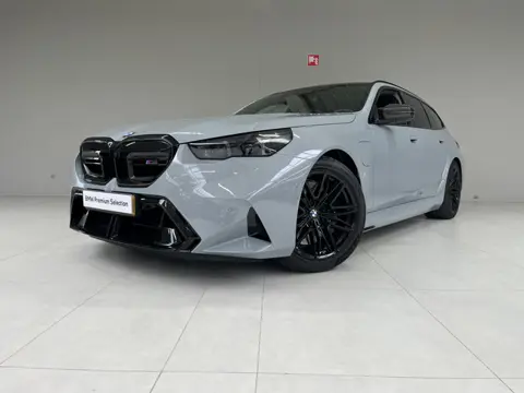 BMW 5 Serie Touring M5 | 2026 | M Driver's Pack | Trekhaak | Alcantara Hemel | Panorama | Driving As