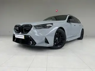 BMW 5 Serie Touring M5 | 2026 | M Driver's Pack | Trekhaak | Alcantara Hemel | Panorama | Driving As