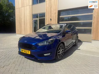 Ford Focus Wagon 1.5 Titanium ST-Line 5DRS|AUTOMAAT|Clima|Parkeersensoren|Stoelverwarming|Stuurverwa