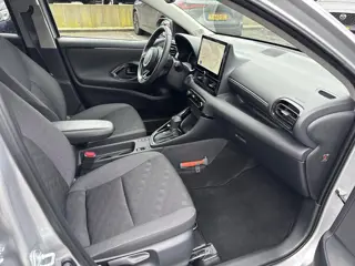 Toyota Yaris 1.5 Hybrid 115 Dynamic | Apple CarPlay/Android auto | Achteruitrijcamera | Comfort pack