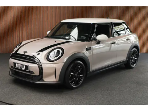 MINI Mini 1.5 Cooper Navi Leer Camera PDC Carplay Keyless Go & Entry LM velgen Zwarte binnenhemel St