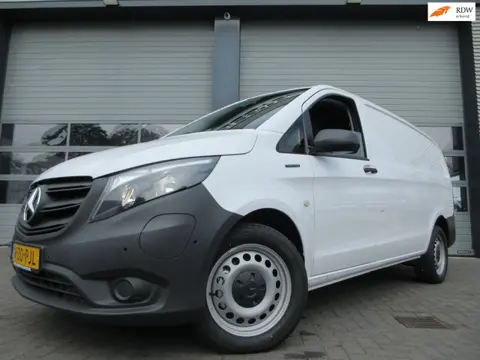 Mercedes-Benz Vito Evito, 112, L2, 66kWh, Snelladen, SoH 97,5%, Camera, 3-zits, Stoelverwarming.