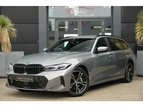 BMW 3 Serie Touring 330e M Sport High Executive 292pk Navigatie/HUD/360Camera